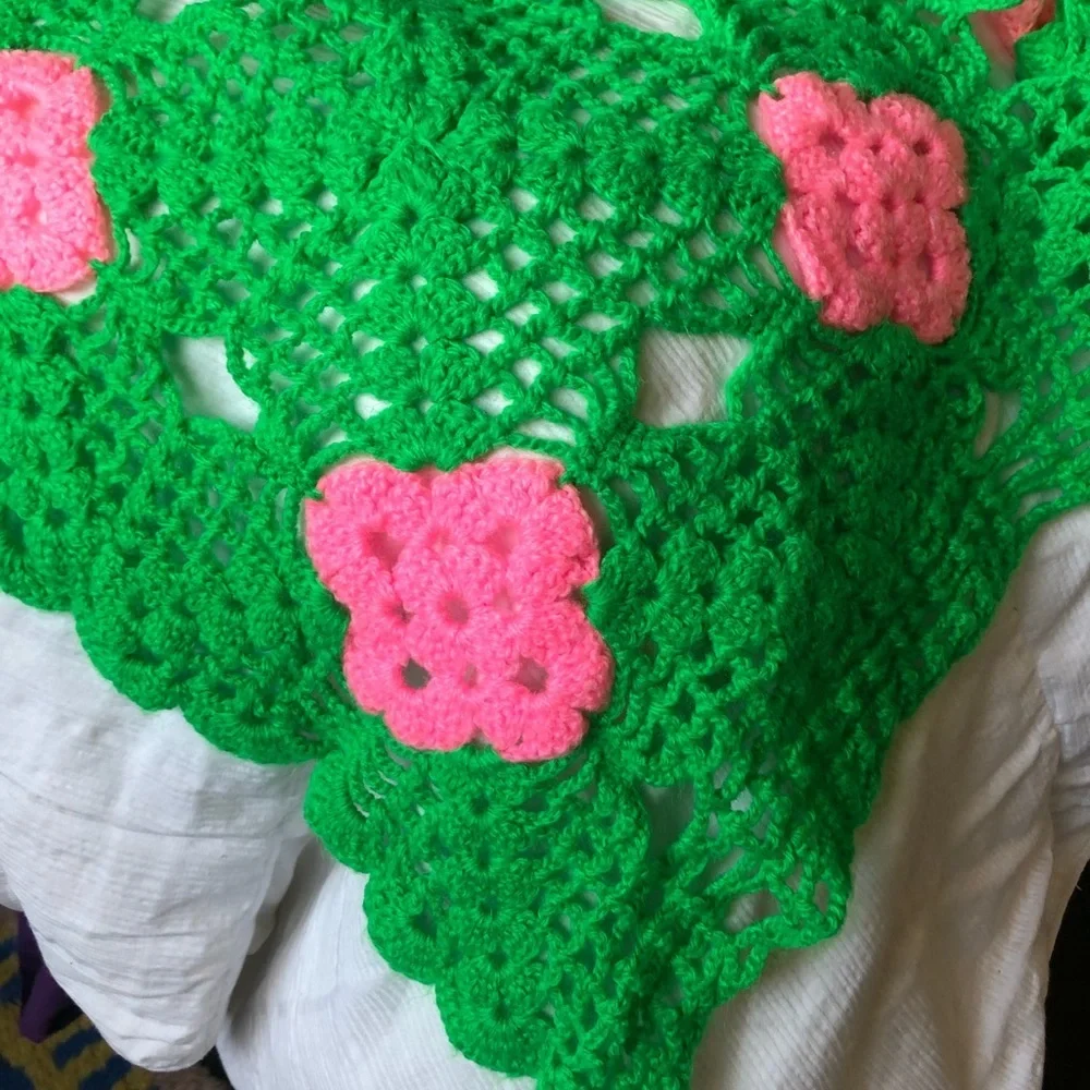 Vintage crochet bedding\blanket w pillowcases